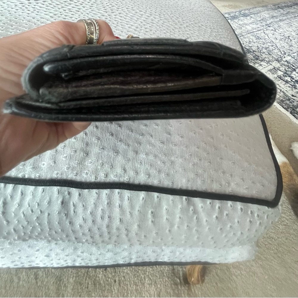 Gucci Black and Gold Leather Horse-bit Wallet - Picture 7 of 13
